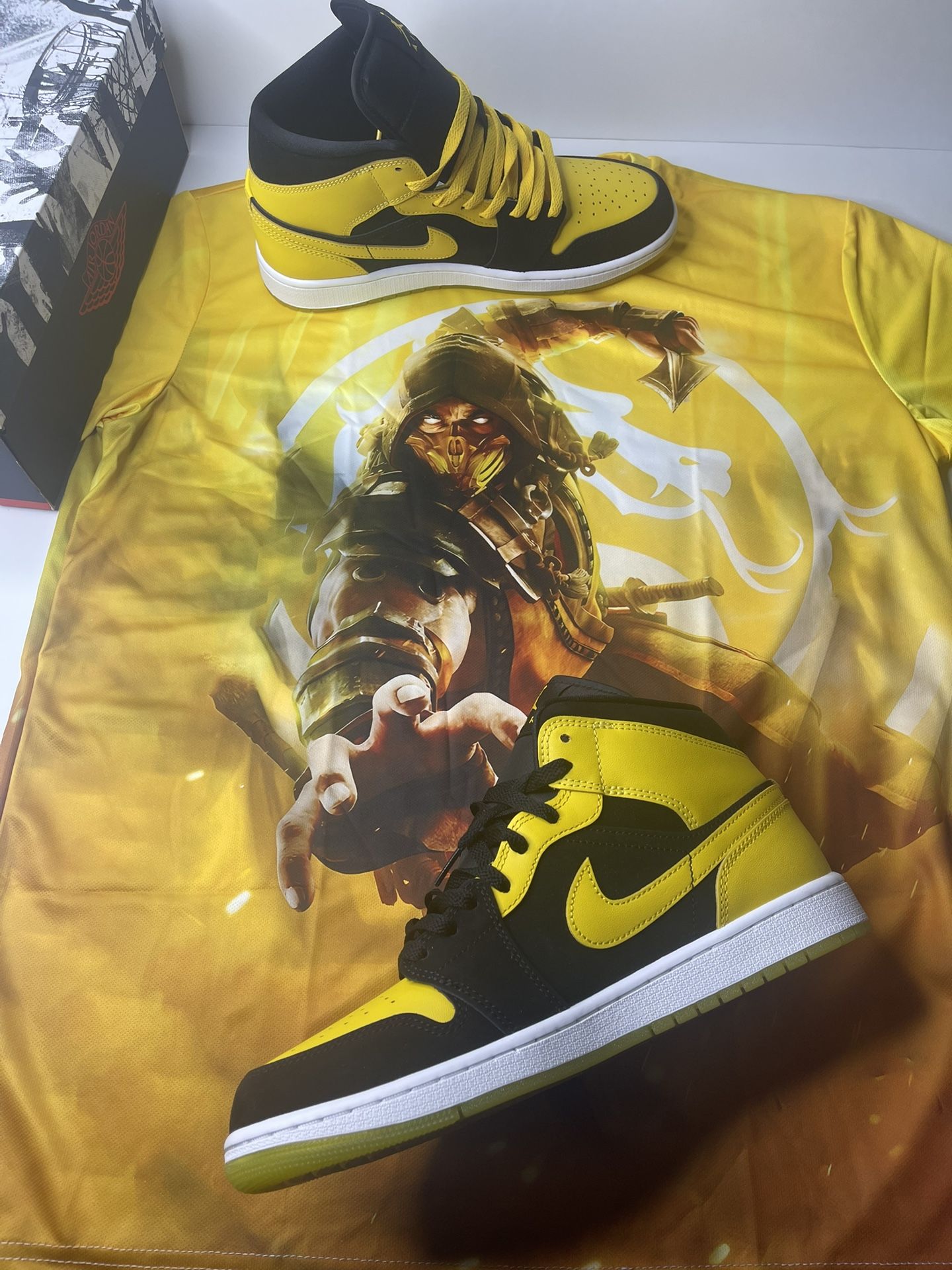 Air Jordan 1 Mid SE NEW LOVE : Sz 10 men BONUS Scorpion mortal combat shirt !! XL