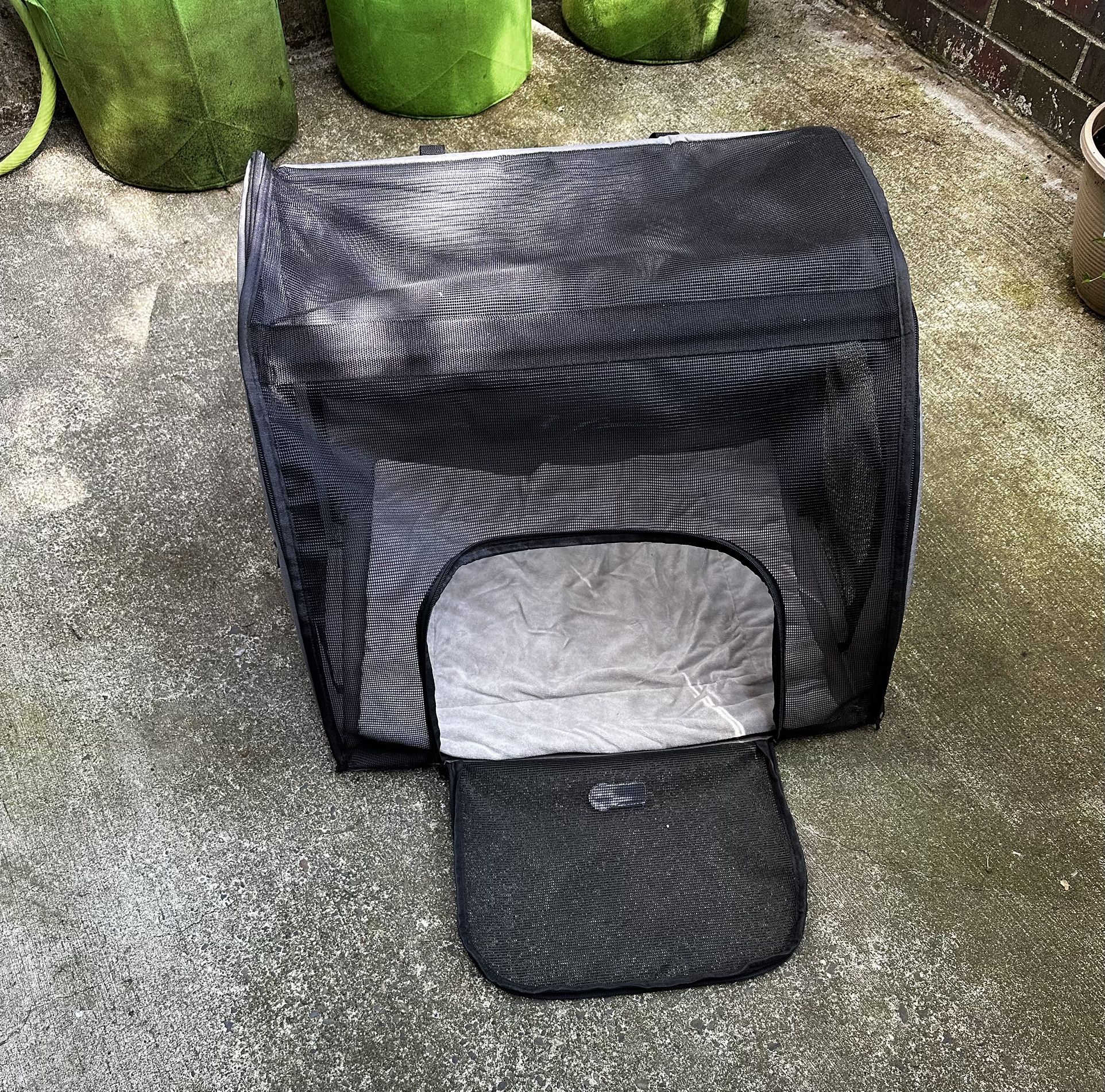 K&H Pet Products Travel Safety Pet. Carrier For Car, Medium, Cats/Dogs