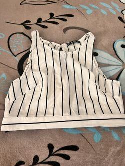 SHEIN Cropped Top Size Small $3.00