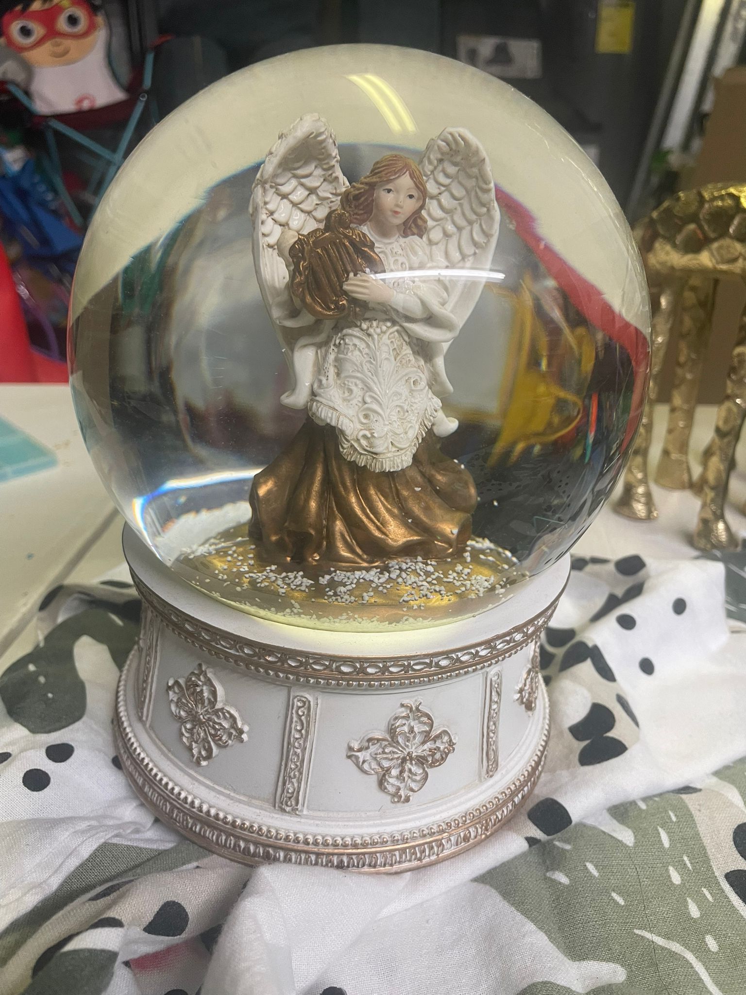 Angel Snow globe