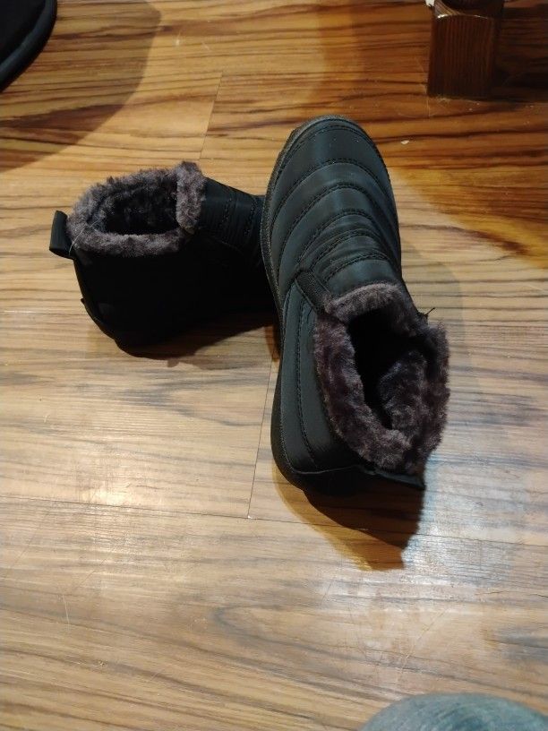 New Winter Shoes Size 6