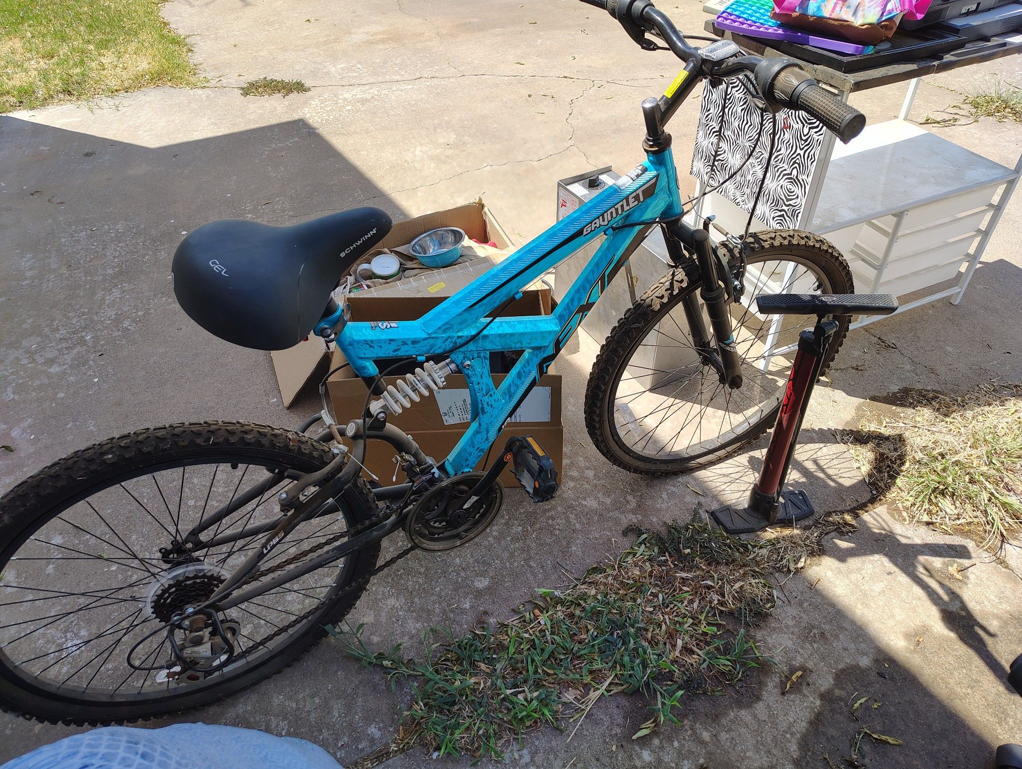 Moving Sale Mountain Bike W/ Air Pump