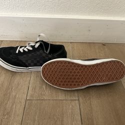 Vans shoes size 6