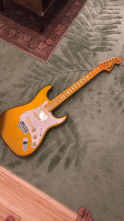 Yngwie Malmsteen-Style Gold Sparkle Strat Partscaster – Scalloped Maple Neck – Project