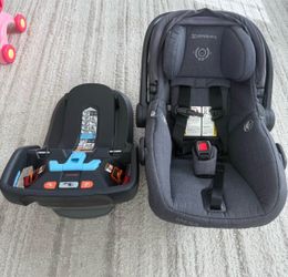 Used - LIKE NEW Mesa V2 Infant Car seat w/ base  - Greyson (Charcoal Melange)