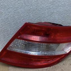 2010 Mercedes c300 tail light