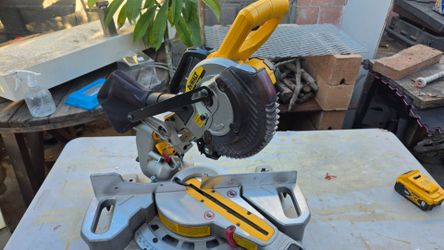 Dewalt miter saw 20 volt