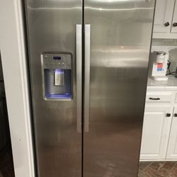 GE Side By side Refrigerator 