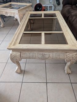 Mesas de madera con vidrio