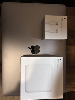 MacBook Pro 2017 Four Thunderbolt 3 Ports