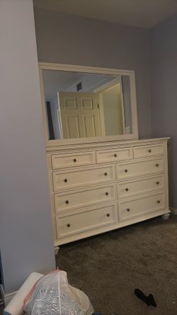 white chested dresser