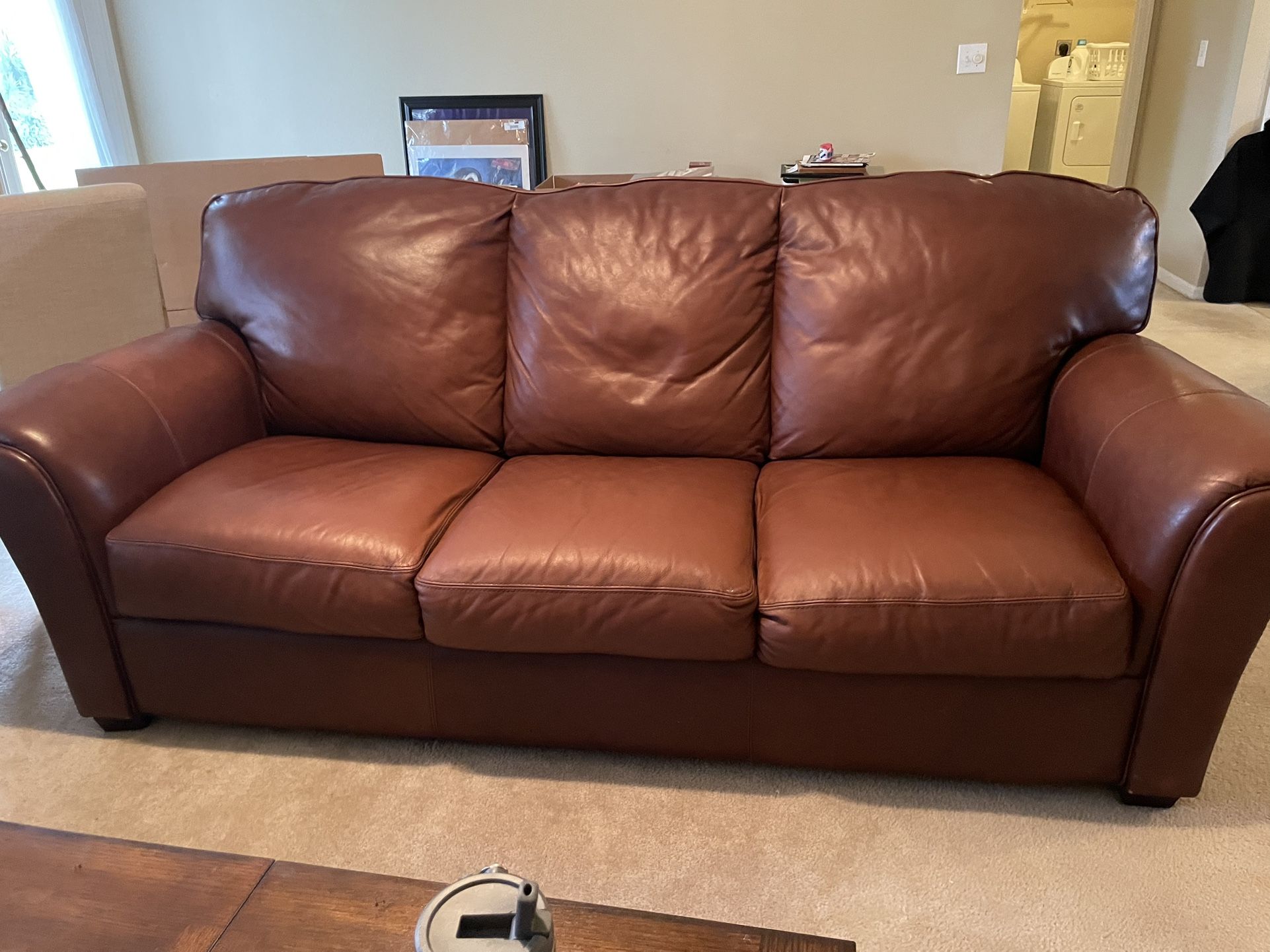 Winter Garden Pick Up - Great Condition Except Back Corners Scratched , Been Covered Since . If Against wall Doesn't Show . Priced For. Quick Sale