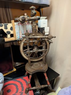 Antique Decorative Spinning Wheel