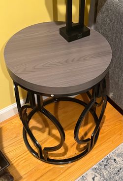 Set  of Modern Round End Tables with Decorative Metal Base – Like New