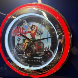 Mac Tool Clock (neon)
