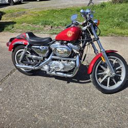 1990. Harley 883 Clean title. Runs great!