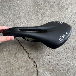 Fizik Saddle Tempo Aliante R5
