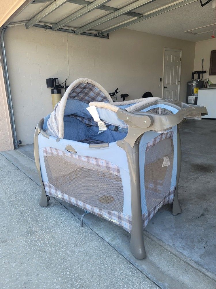 BABY PACK N PLAY AND BASSINET