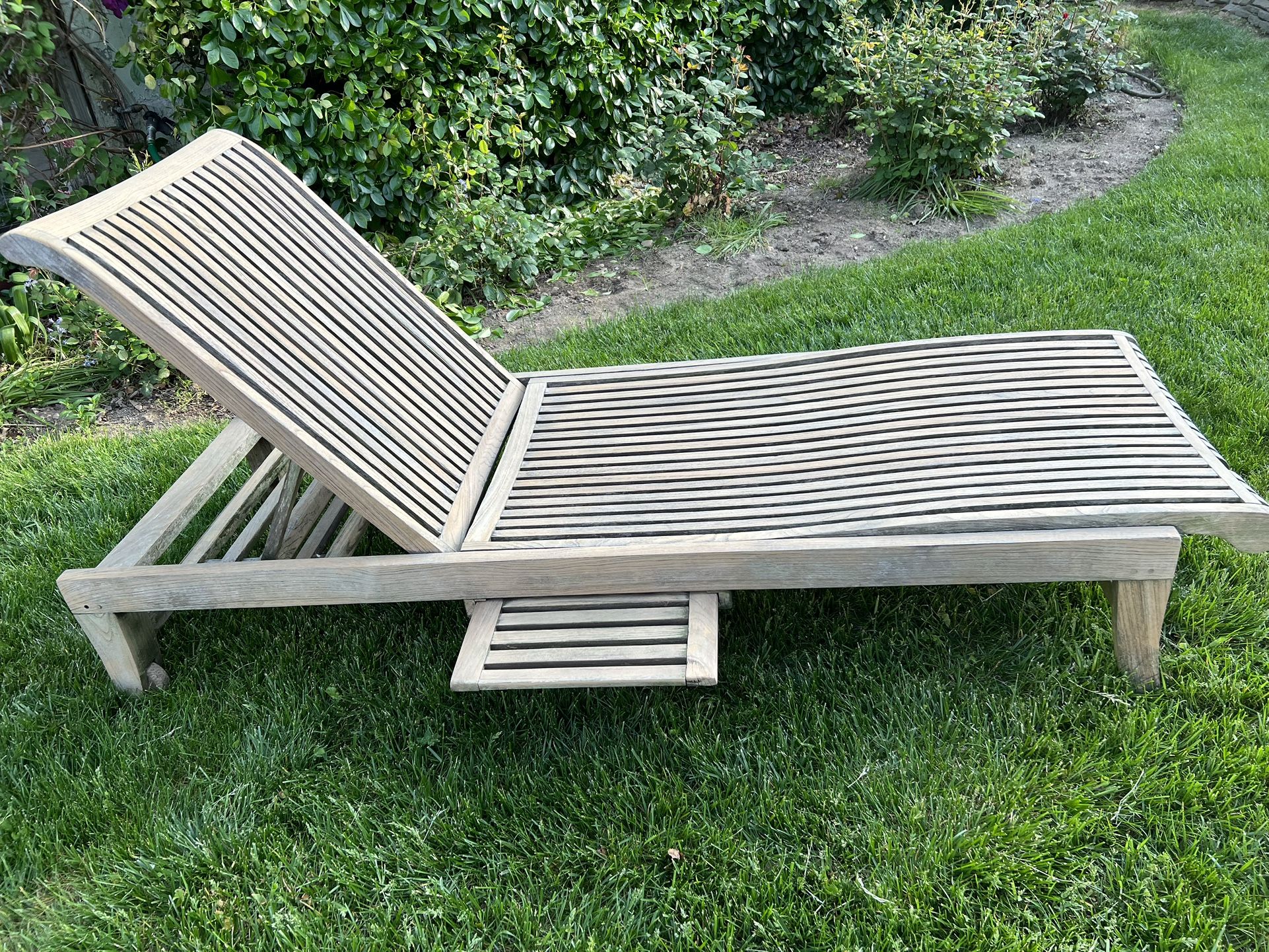 2 Smith And Hawken Teak Lounge Chairs With Green Cushions for Sale