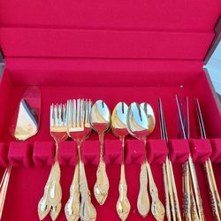 Flatware service of 8