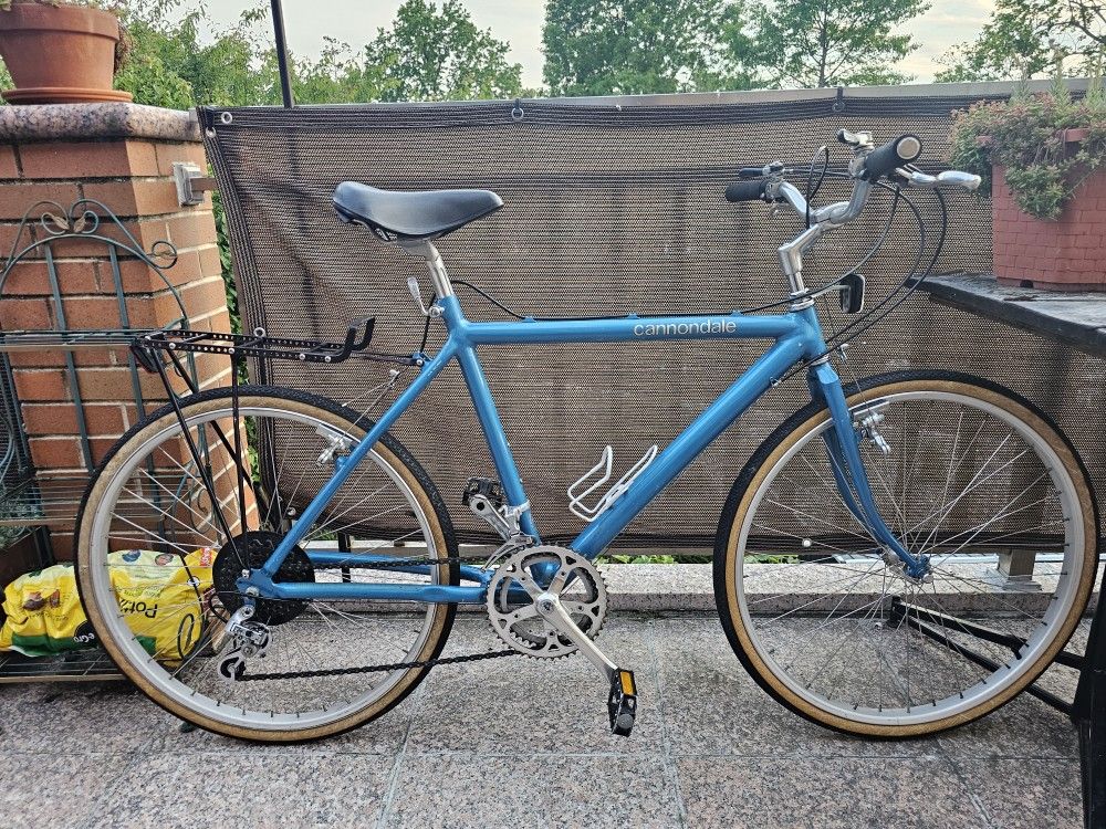 1985 Vintage Cannondale SC300 Town & Country Bike 18"