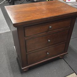 Pair of aspenhome night stands