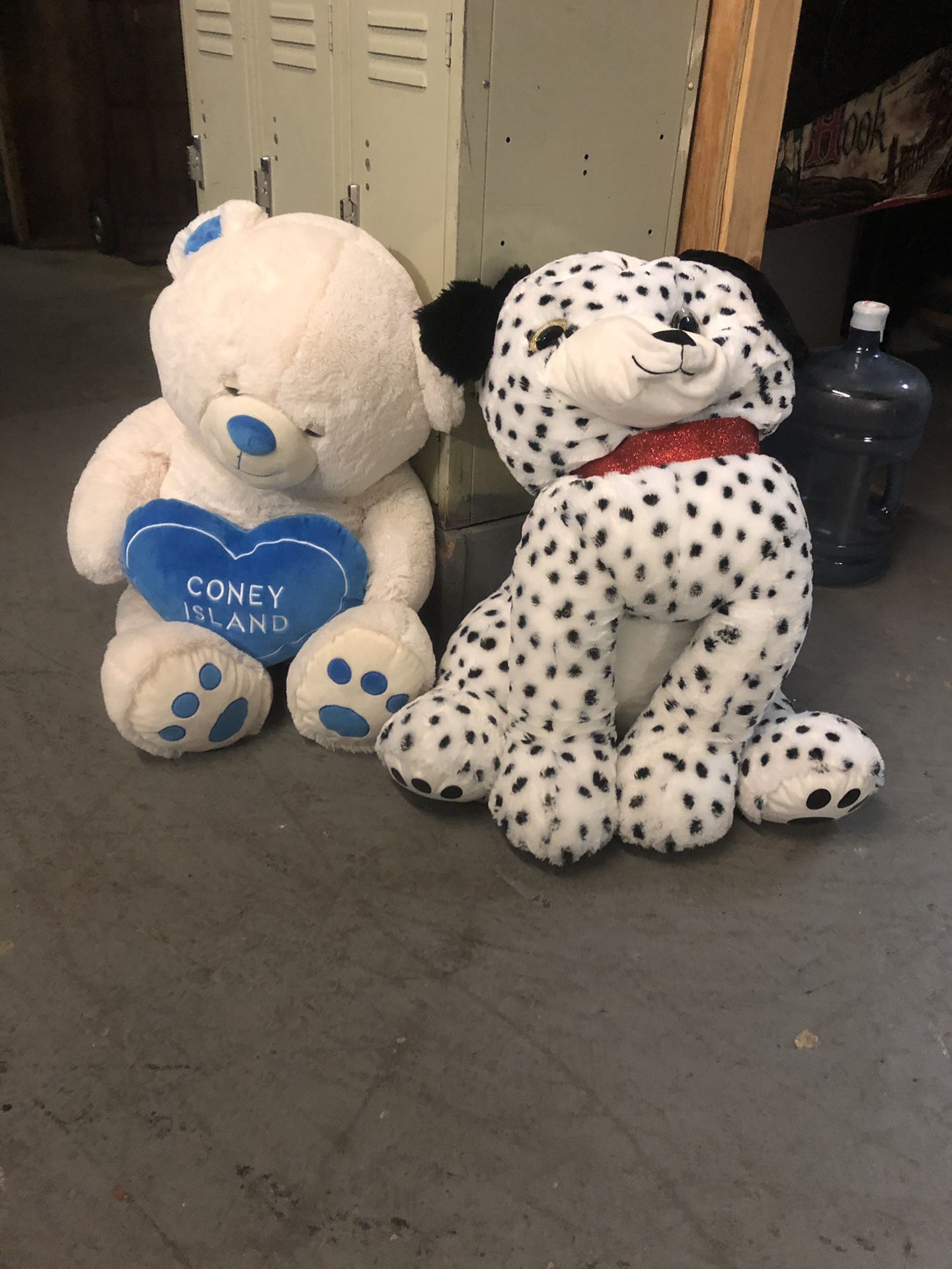 Two large teddy bears Free