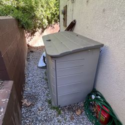 Rubbermaid Horizontal Outdoor Storage Shed, Olive/ Sandstone