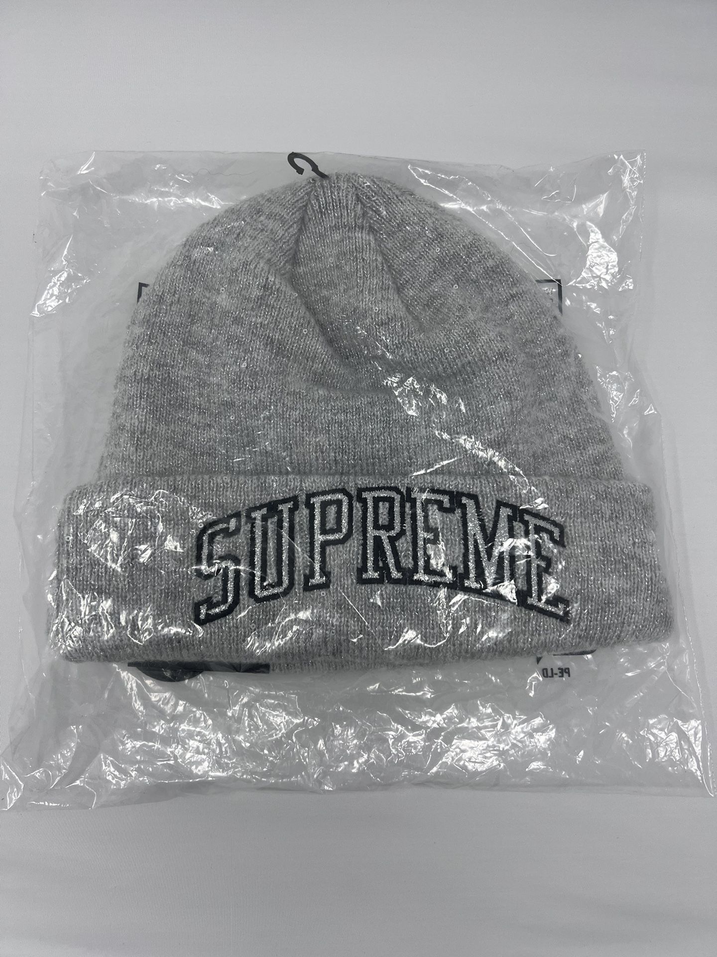 Supreme Grey New Era Metallic Arc Beanie (New) for Sale in Tujunga