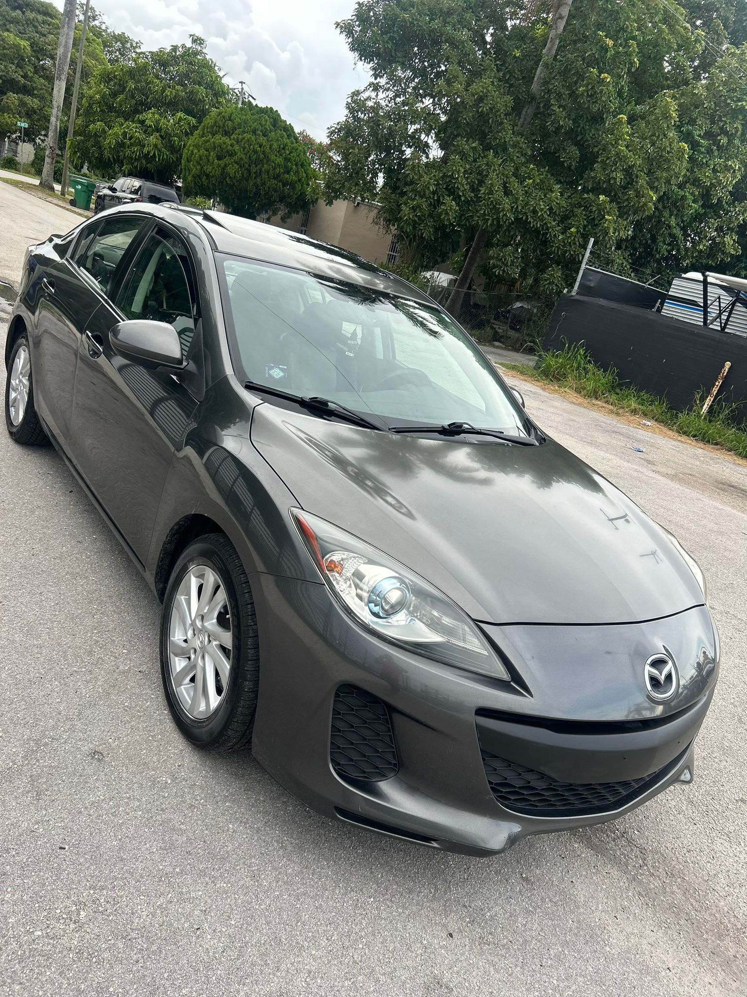Mazda Mazda3 – Fully Loaded – Clean Title