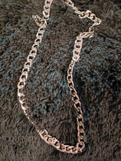 Heavy 20 inch necklace $10..price firm East ft Myers Buckingham