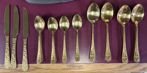Wedding - Gold silverware w/design on handle