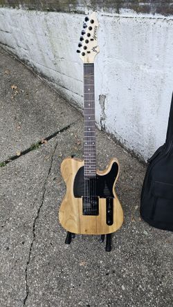 Electric Guitar With Bag And Accessories. A15