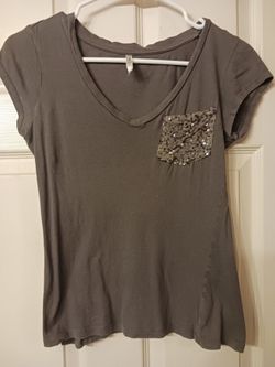 Gray V-Neck Tee with Sequin Pocket sz medium