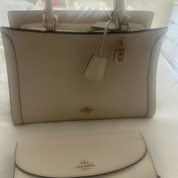 Pearl White Coach Wallet And Purse