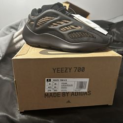 adidas Yeezy 700 V3