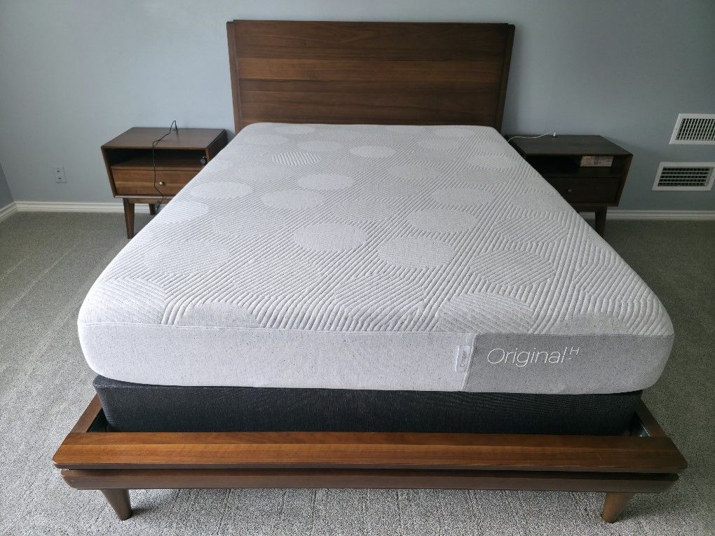 Broxbern Walnut 5 Pc Queen Platform Bedroom Set Rooms To Go