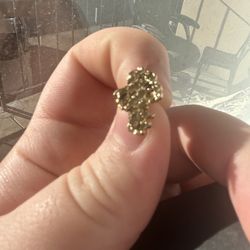 10k Gold earring nugget