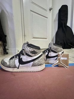 Air Jordan 1 High Cement Colorway Size 7 (with extra shoelaces)