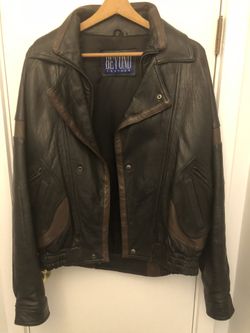 Beyond men’s leather coat xl. Like new only worn a few times