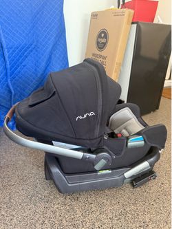 Nuna Pipa Infant carseat + base