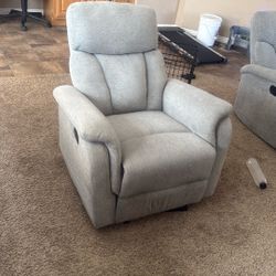 Set Of 2 Reclining Chairs 