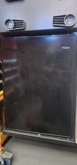 Mini Fridge W/tiny Freezer Box