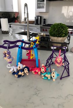 Fingerlings set with 7 Monkeys