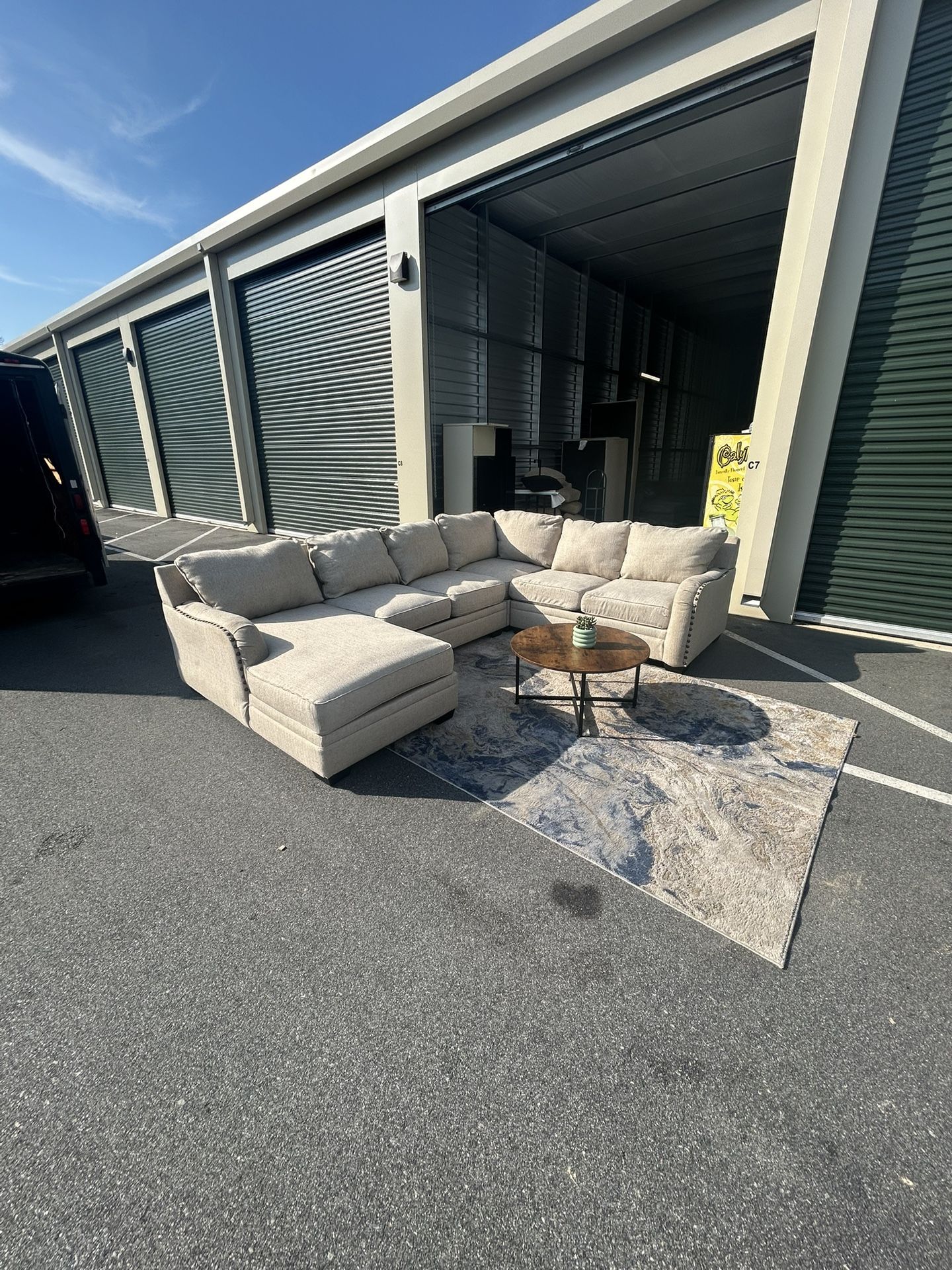 Sectional Sofa/ Couch DELIVERY AVAILABLE