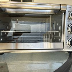 Oster stainless steel countertop toaster oven, model TSSTTVCG04 (1500W).
