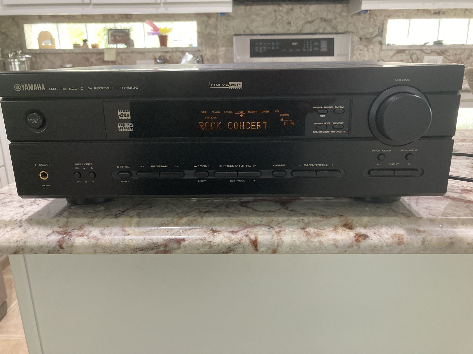 5.1YAMAHA SURROUND  RECIEVER