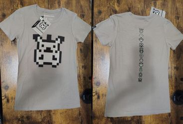 RARE New 20th Exclusive Pixel Original Pikachu Gray T-Shirt (Women's Small)