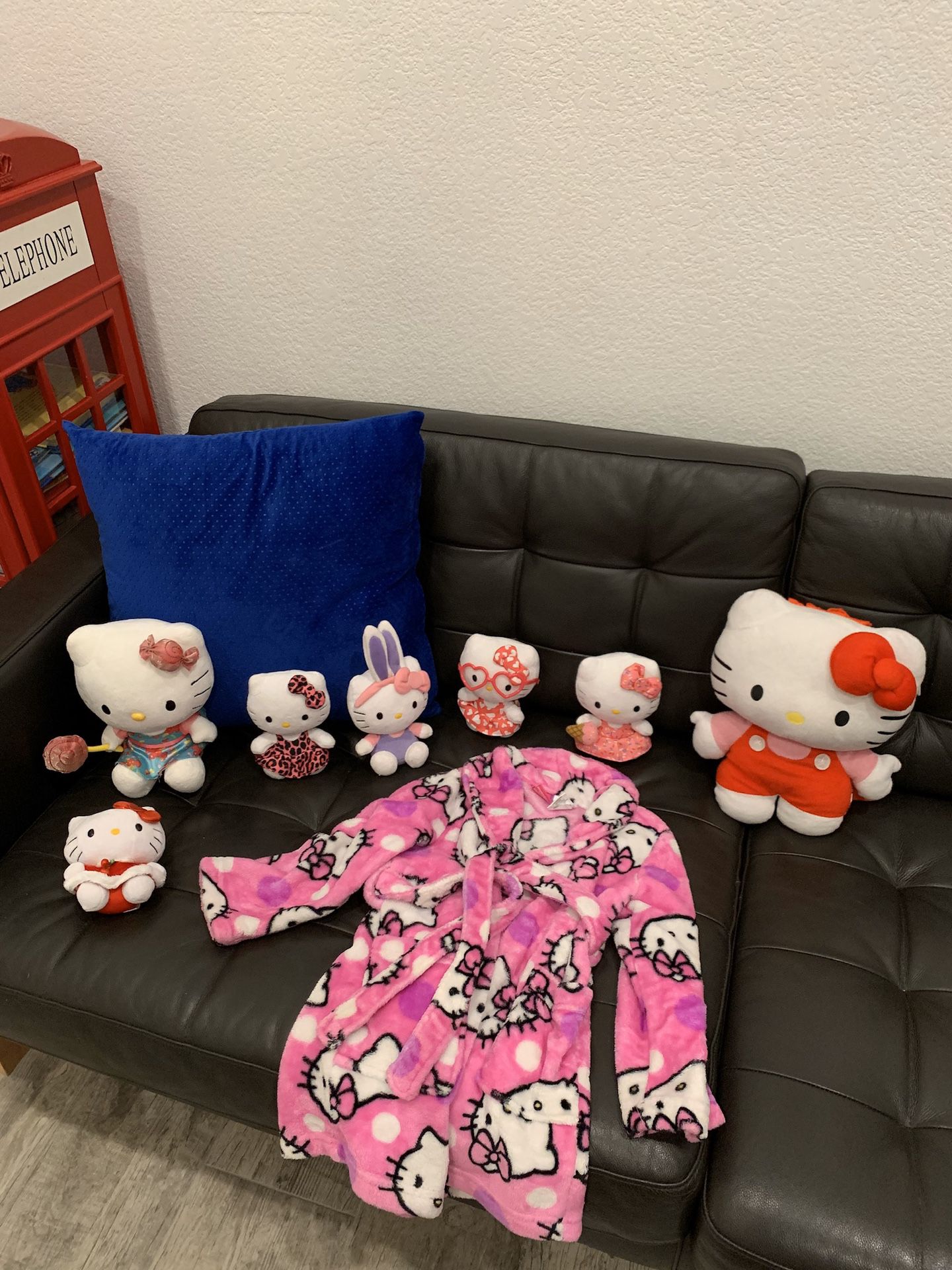 Hello kitty bundle - toys - 2t-5t robe