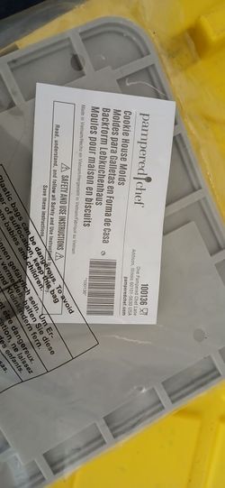 Pampered chef gingerbread house molds